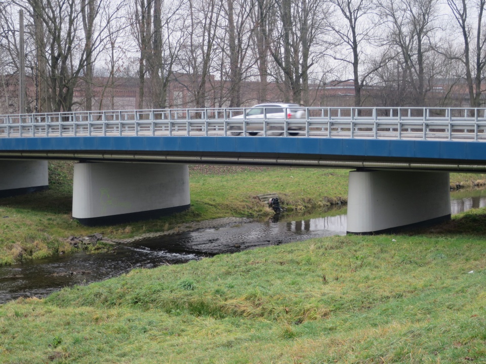 Wyremontowany most powiatowy na rzece Prudnik [zdj. Jan Poniatyszyn]