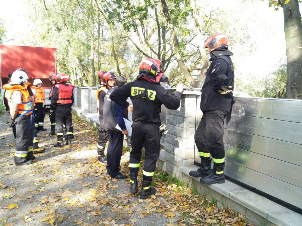 Ćwiczenia Odra 2017 w Brzegu. Strażacy testują system mobilnych zapór przeciwpowodziowych [fot. Maciej Stępień]