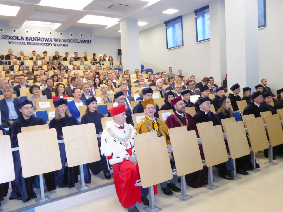 Inauguracja roku akademickiego na WSB w Opolu [fot. Witold Wośtak]