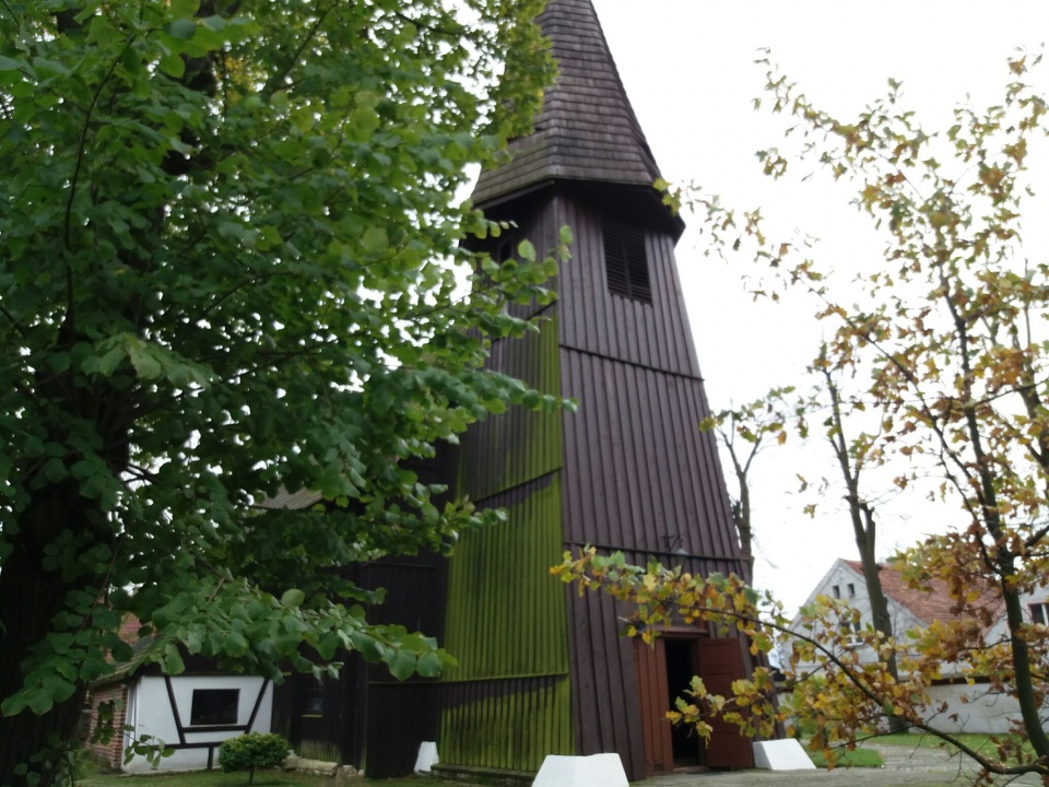 Zabytkowy kościół w Krzyżowicach [fot. Maciej Stępień]
