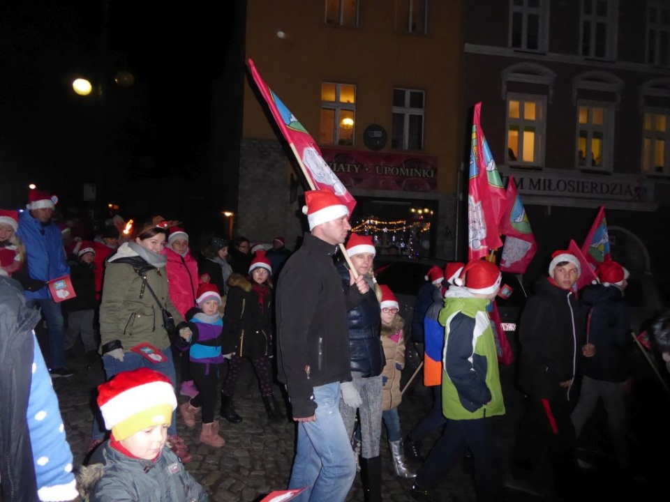 II Marsz Mikołajów przeszedł ulicami Otmuchowa [Fot. Klaudia Pokładek]