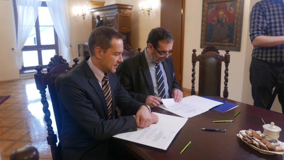 UO podpisał dwie umowy wspólpracy Pomologii [fot. Ewelina Laxy]