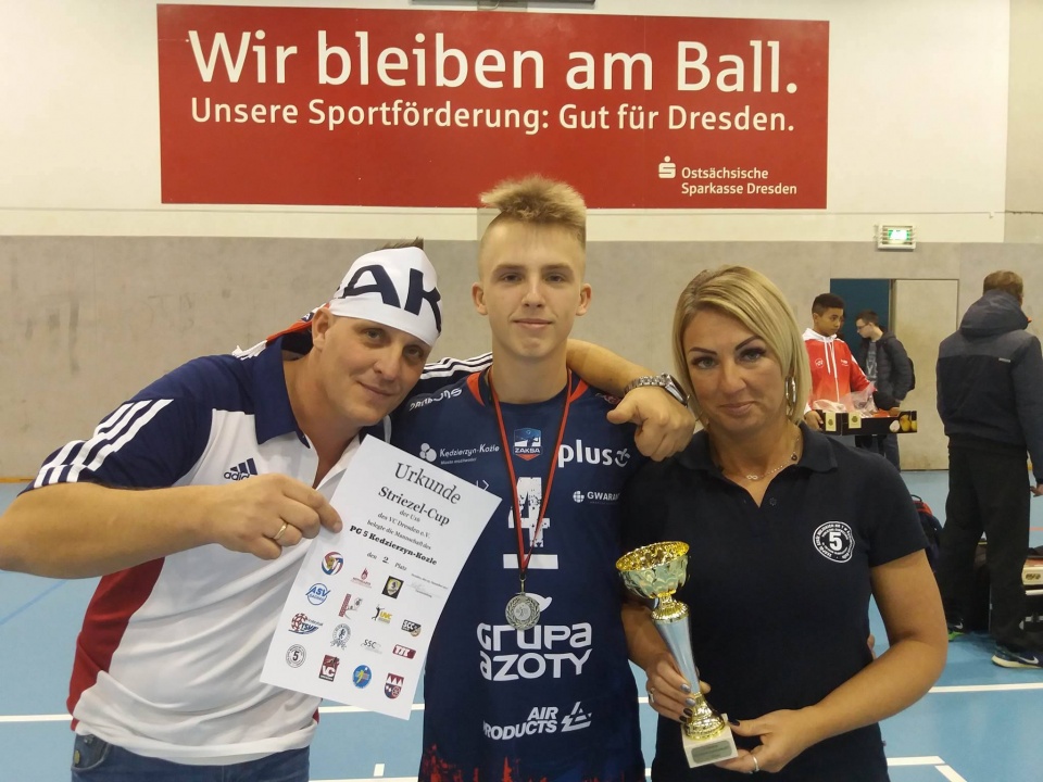 Tomasz Gawron wraz z rodzicami po turnieju w Dreźnie. [fot. archiwym rodziny Gawron]