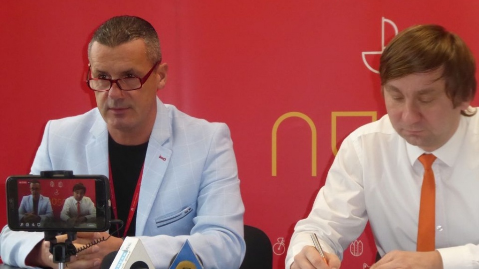 Prezes Stali Nysa, Jacek Jaczenia (z lewej) [Fot. Klaudia Pokładek]