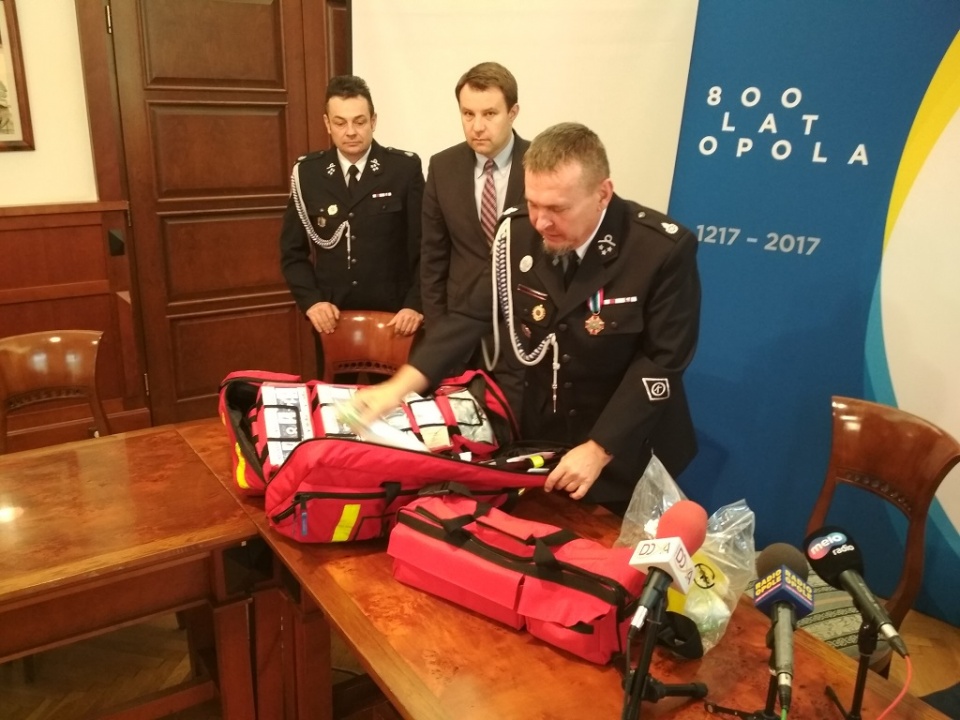 OSP w Opolu-Czarnowąsach otrzymało torbę ze sprzętem medycznym [fot. Joanna Matlak]