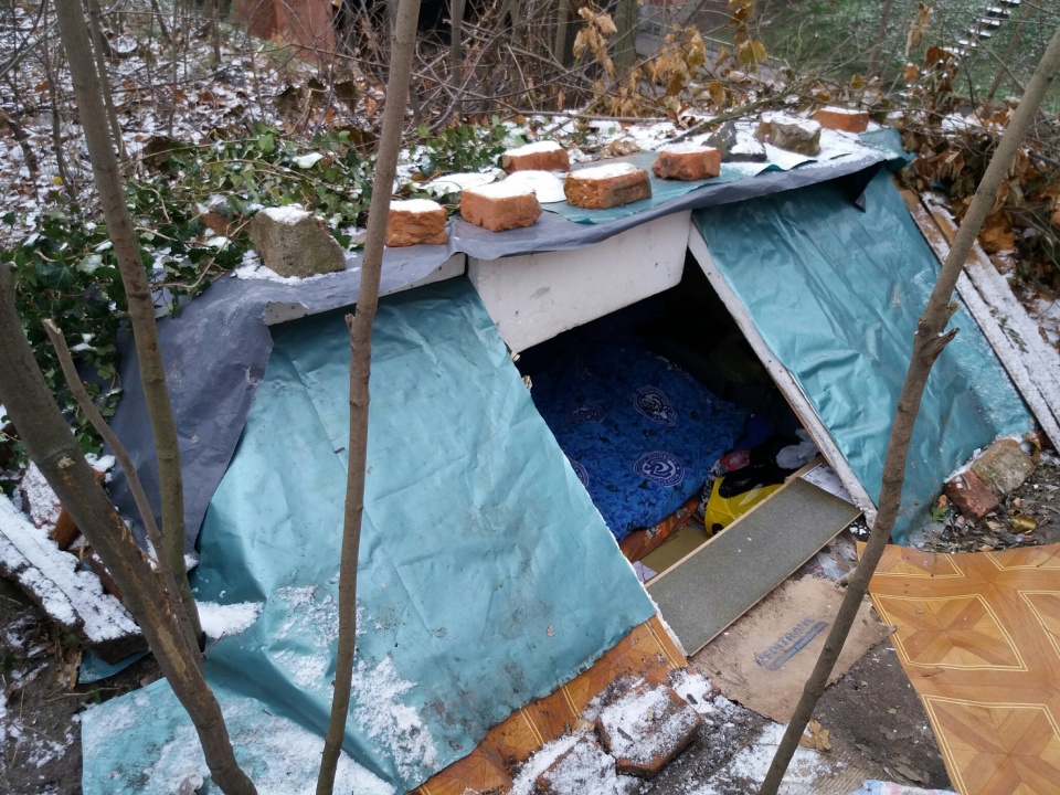 W takich miejscach schronienie znajdują bezdomni w Brzegu [fot. Maciej Stępień]