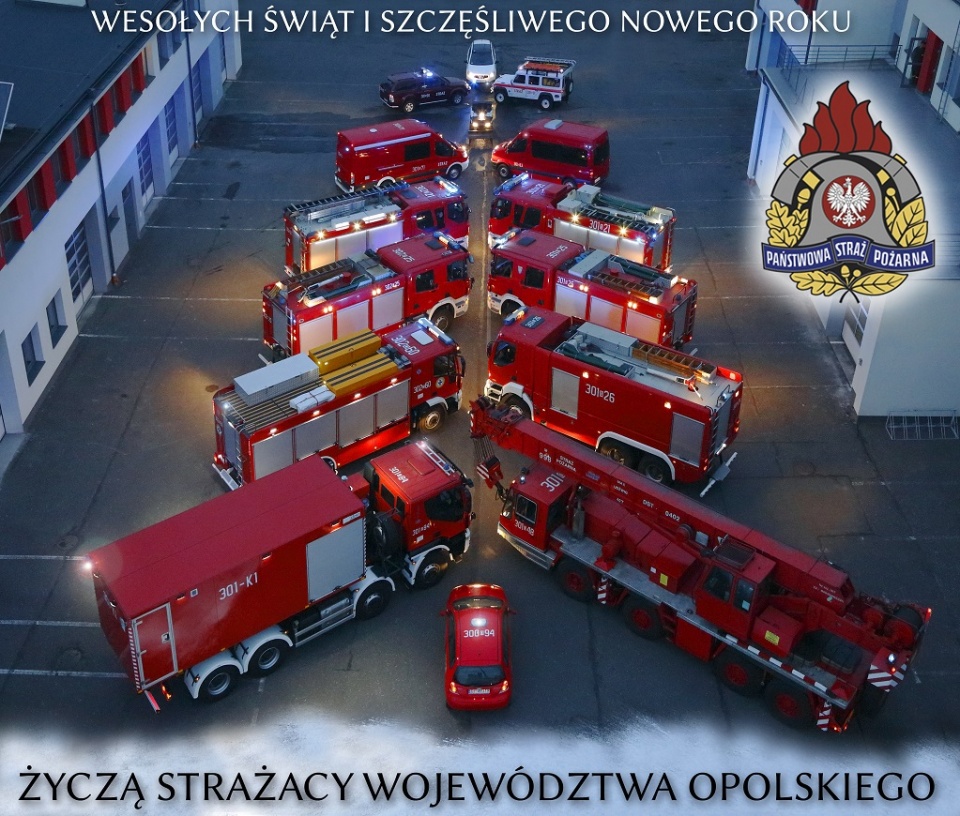 Strażacy stworzyli nietypową kartkę świąteczną [fot. KW PSP Opole]