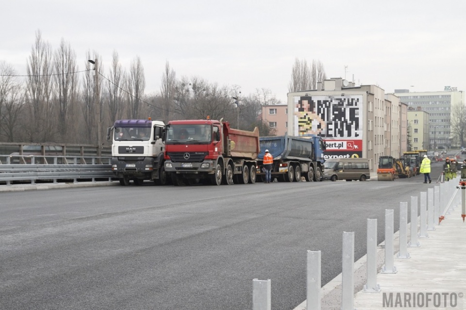 Opole: sprawdzają wytrzymałość mostu nad Kanałem Ulgi [fot. Mario]