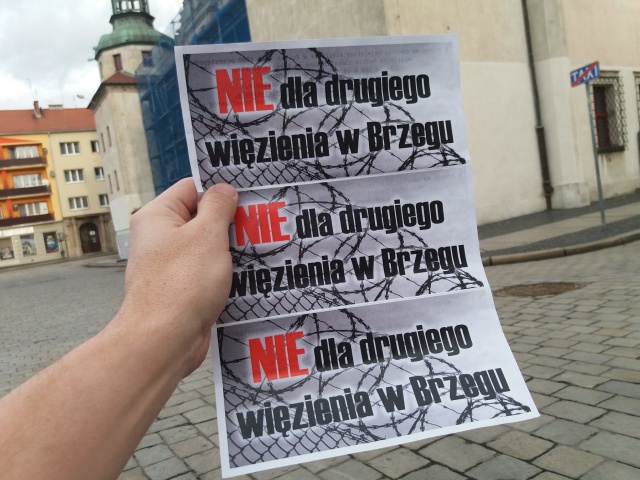 Rośnie liczba przeciwników nowego zakładu karnego w Brzegu. W mieście pojawią się ulotki, banery i mobilne reklamy
