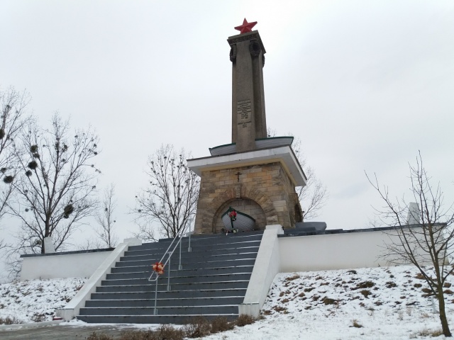 Co dalej z pomnikiem w Mikolinie W obronie monumentu stanęła Anna Maria Anders