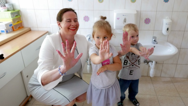 Maluchy uczyły się, jak dbać o higienę, prawidłowo myjąc ręce
