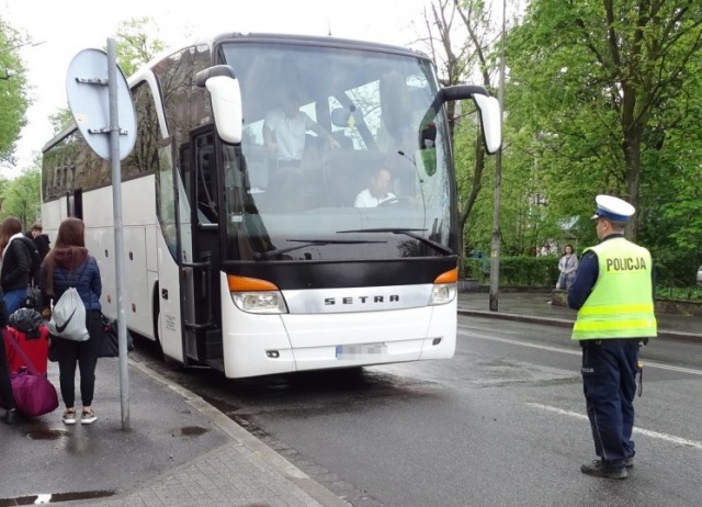 Niesprawnymi autobusami chcieli wieźć dzieci na wycieczki. W Namysłowie zabrano trzy dowody rejestracyjne