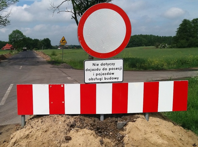 Znikną dziury na trasie Ładza-Popielów. Powiat namysłowski otrzymał rządowe wsparcie na remont drogi