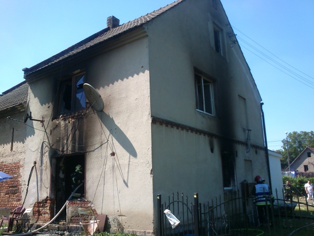 Nysa: w Złotogłowicach spalił się dom. Poszkodowane dwie rodziny