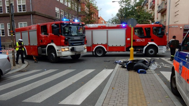 Opole: zderzenie samochodu ze skuterem. Poszkodowany kierowca jednośladu
