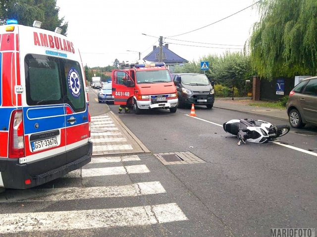 Wypadek w Krapkowicach Otmęcie. Kierowca skutera trafił do szpitala ze złamaną nogą