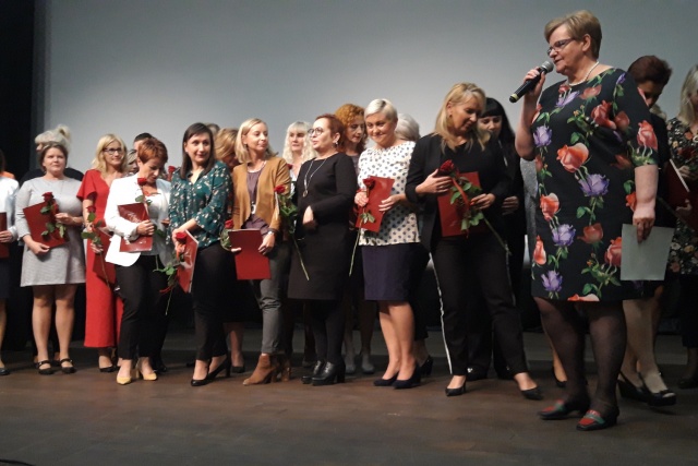 Nauczyciele z Kędzierzyn-Koźla nagrodzeni z okazji Dnia Edukacji Narodowej