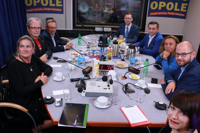 Goście politycznego wieczoru wyborczego Radia Opole o wynikach sondażu exit poll w Opolu [FILM]