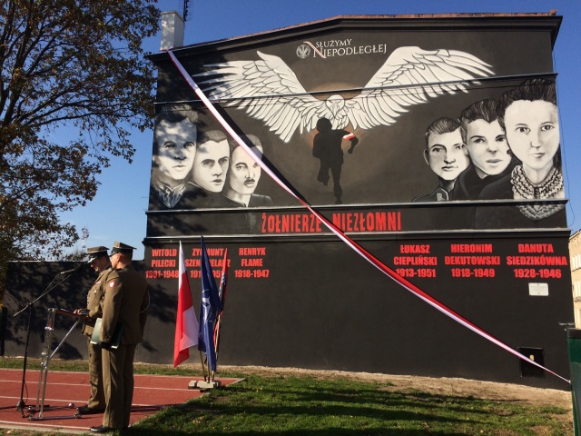 W Brzegu odsłonięto okolicznościowy mural. Upamiętnia żołnierzy niezłomnych