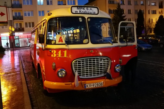 Zabytkowe autobusy wyjechały na ulice Nysy. W ten sposób MZK uczcił stulecie niepodległości