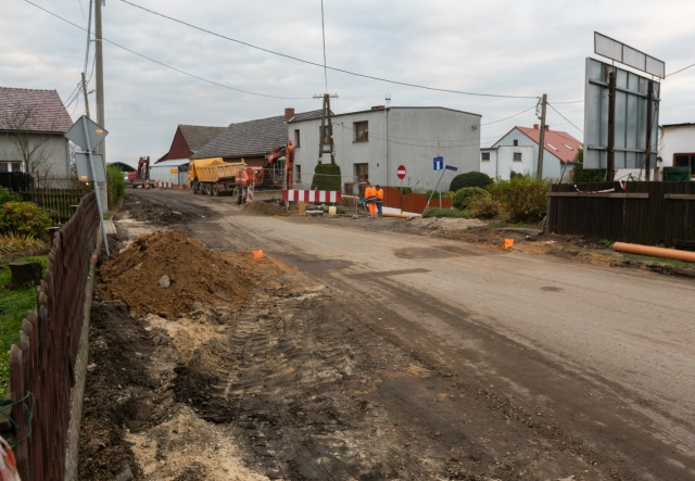 Opóźnienie zakończenia budowy drogi przez Zalesie Śląskie. Nowy termin - koniec roku