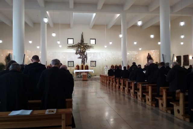Pokutowali za grzechy duchownych. Modlitwa kapłanów w kościele seminaryjnym w Opolu