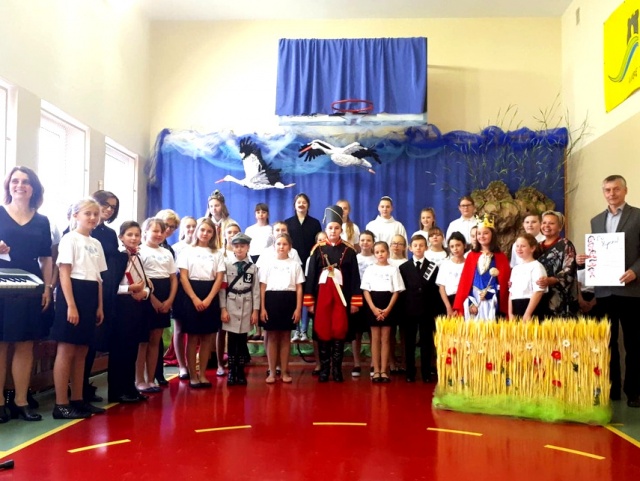 Uczniowie z Dąbrówki Górnej wyróżnieni w ogólnopolskim konkursie na śpiewanie pieśni patriotycznych