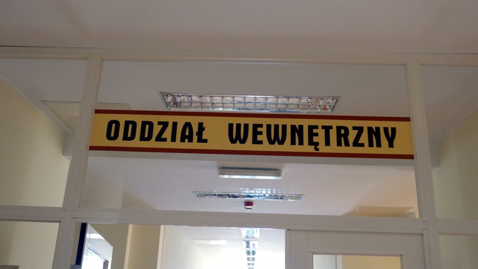 Na oddziale wewnętrznym kluczborskiego szpitala pozostali już ostatni pacjenci [fot. Mariusz Chałupnik]
