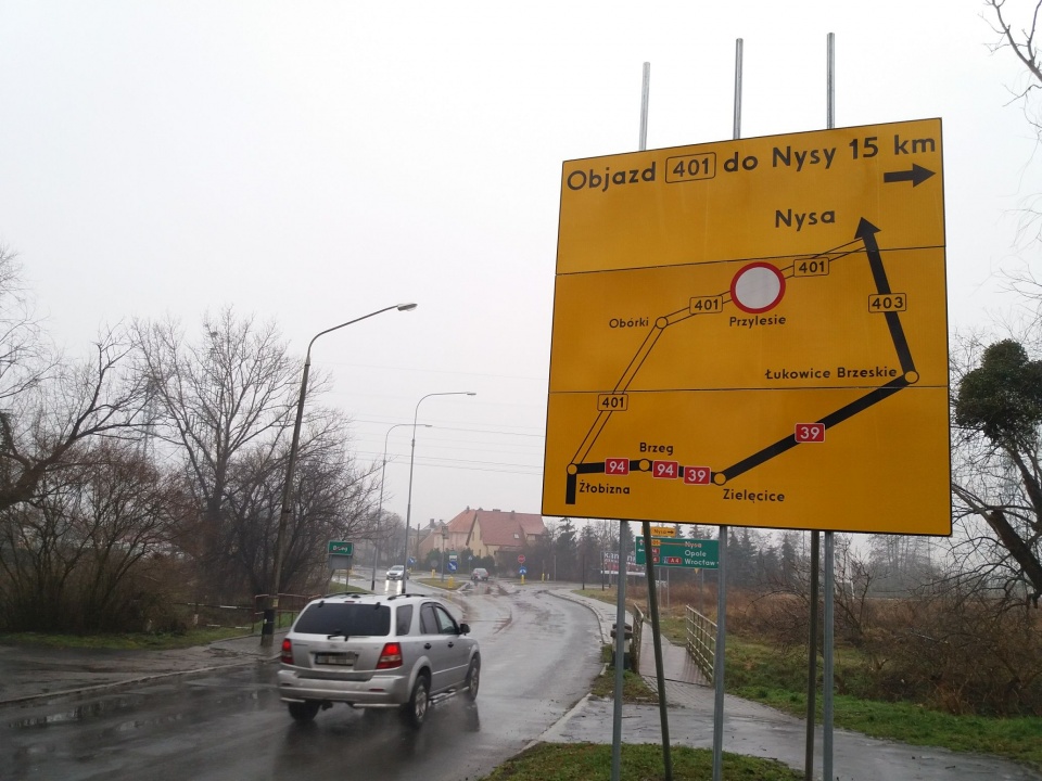 Wojewódzka "401" zamknięta w Przylesiu. ZDW zorganizowała objazdy do A4 [fot. Maciej Stępień]