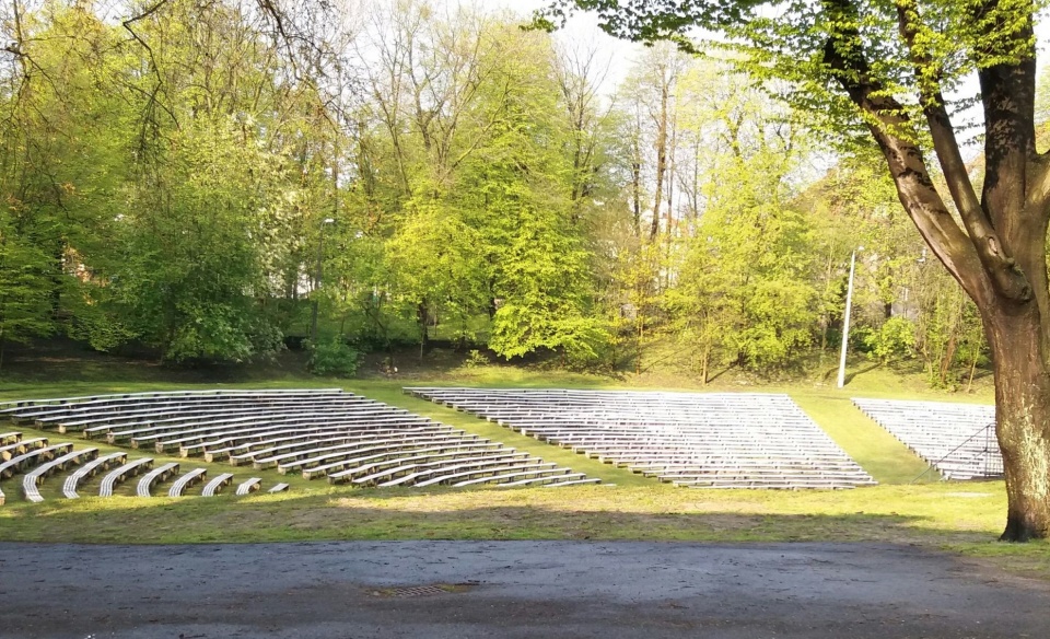 Brzeski amfiteatr po kilkudziesięciu latach doczeka się gruntwonej przebudowy [fot. Maciej Stępień]