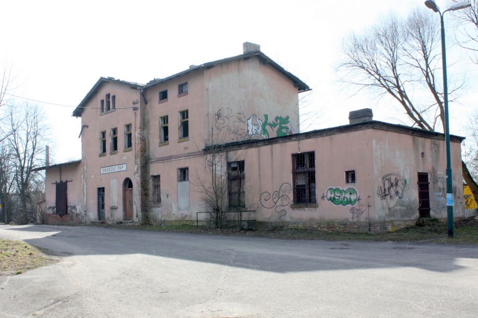 Stary dworzec w Kolonowskiem [fot. Konrad Wacławczyk]