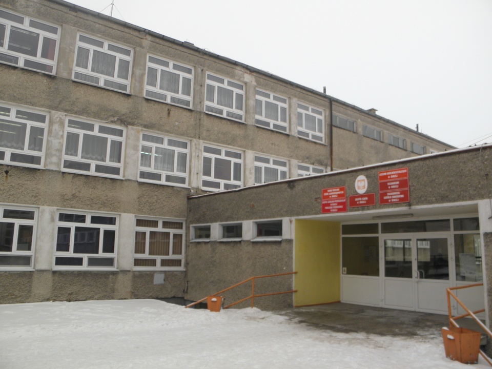 W 2014 roku zwolniony budynek po Zespole Szkół w Białej przejęła tamtejsza gmina [zdj. Jan Poniatyszyn]