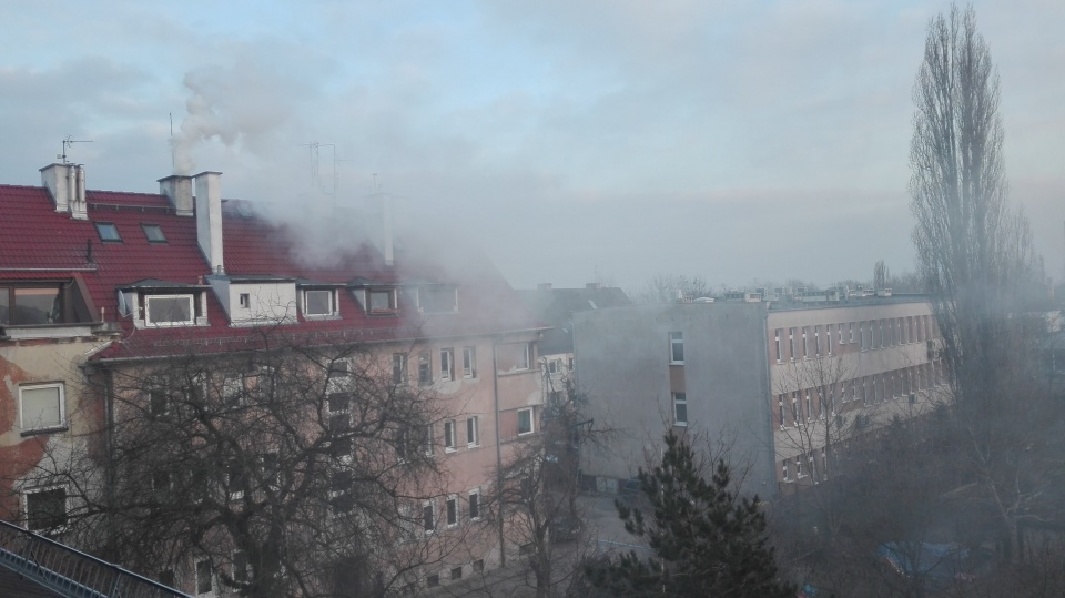 Dymiący komin w Opolu [fot.M.Śmierciak]