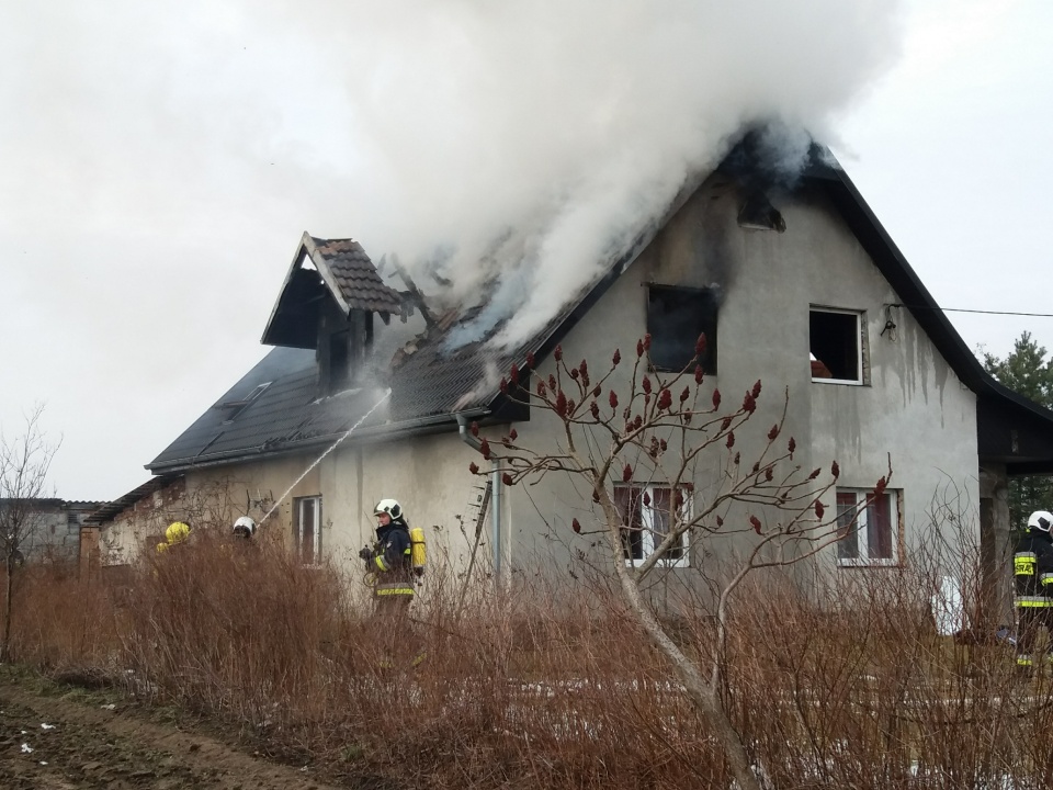 Pożar domu jednorodzinnego w Dobrzyniu [fot. Maciej Stępień]