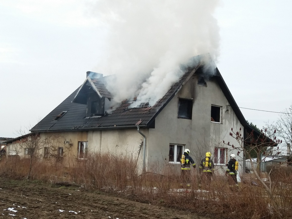 Pożar domu jednorodzinnego w Dobrzyniu [fot. Maciej Stępień]