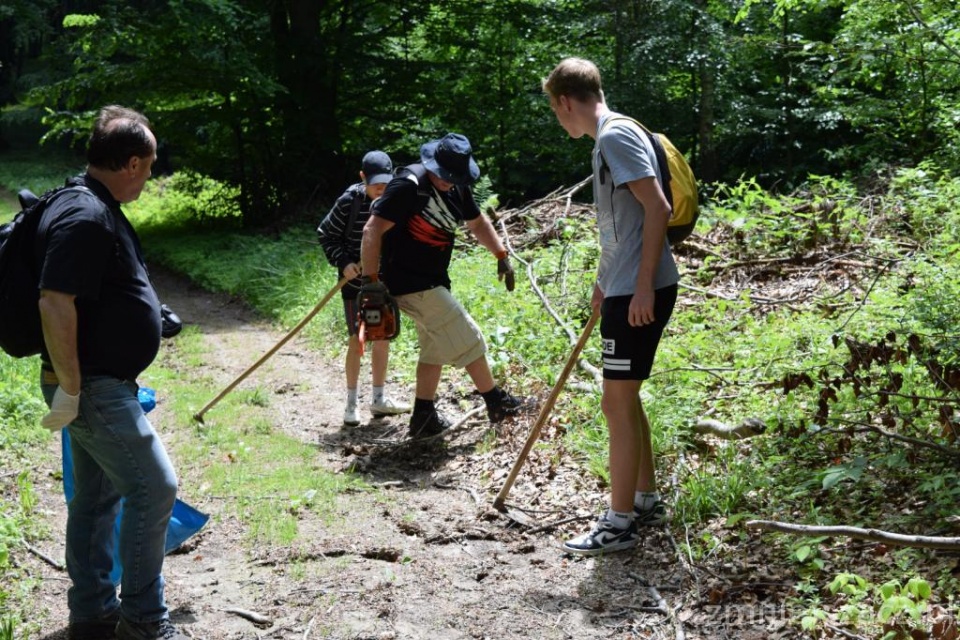 Przejdą najbardziej uczęszczanymi szlakami turystycznymi i zadbają o czystość lasów [fot.www.bieszczadzka24.pl]
