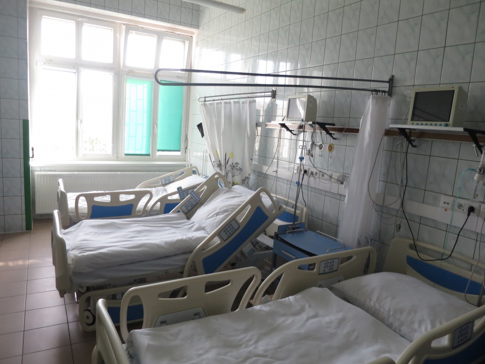Nowością w szpitalu PCM są m.in. nowoczesne łóżka starowane elektronicznie [zdj. Jan Poniatyszyn]