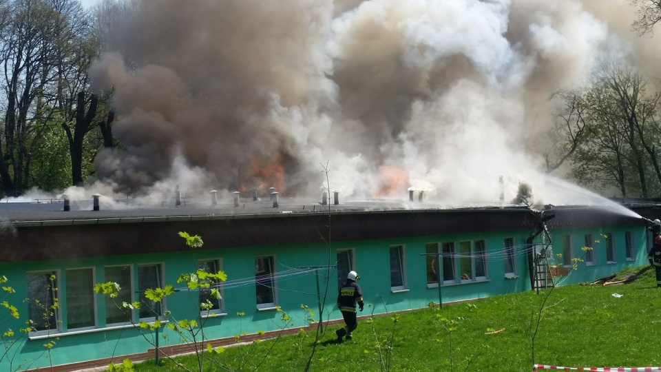Płonie ośrodek wypoczynkowy w Głuchołazach. Nikt nie został ranny [fot. głuchołazyonline.com]