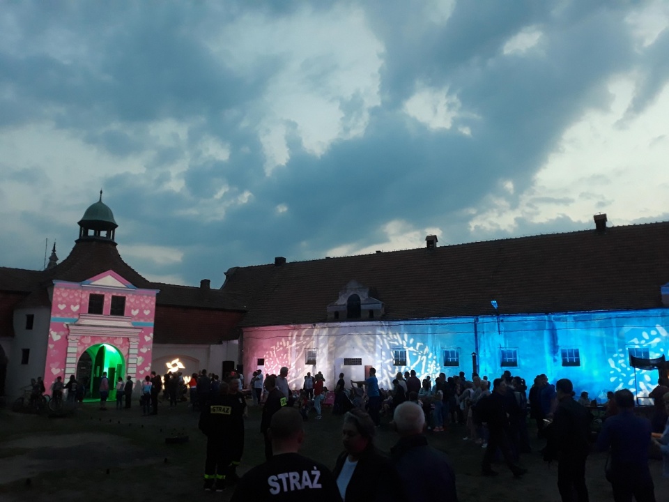 Koncert barokowy i iluminacja murów zamkowych to kulminacyjny moment Dnia Ochrony Zabytków w Niemodlinie [fot. Artur Pieczarka]