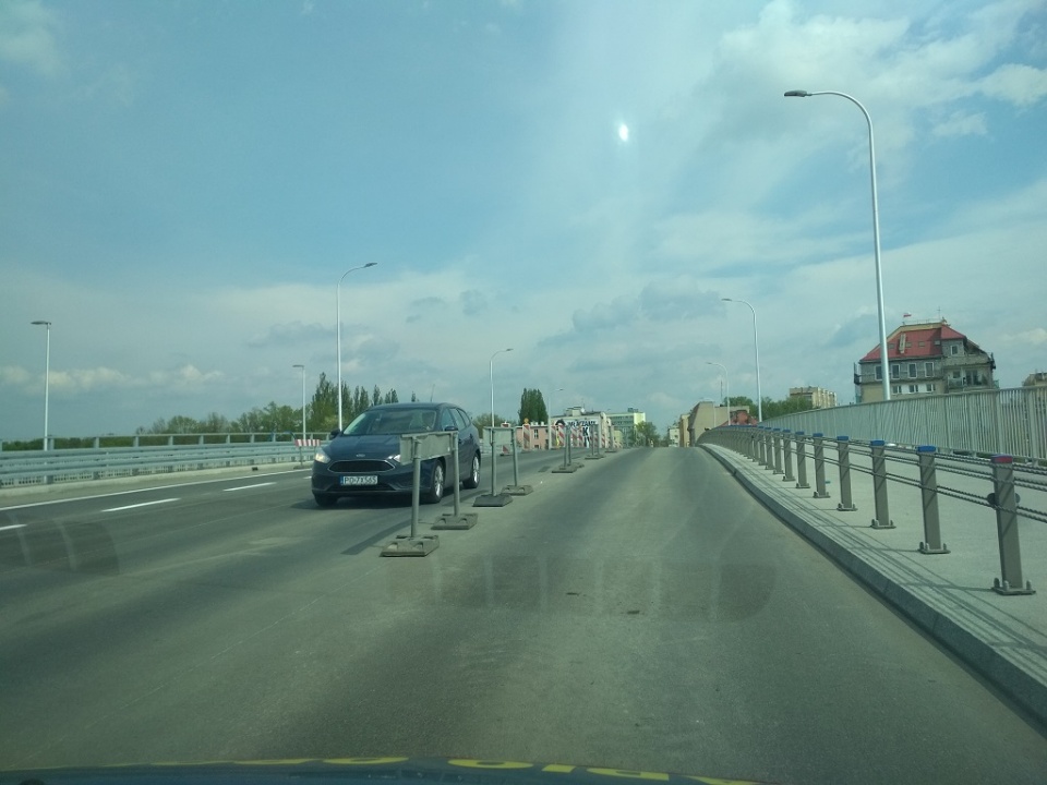 Przejazd mostem nad Kanałem Ulgi w Opolu [fot. Joanna Matlak]