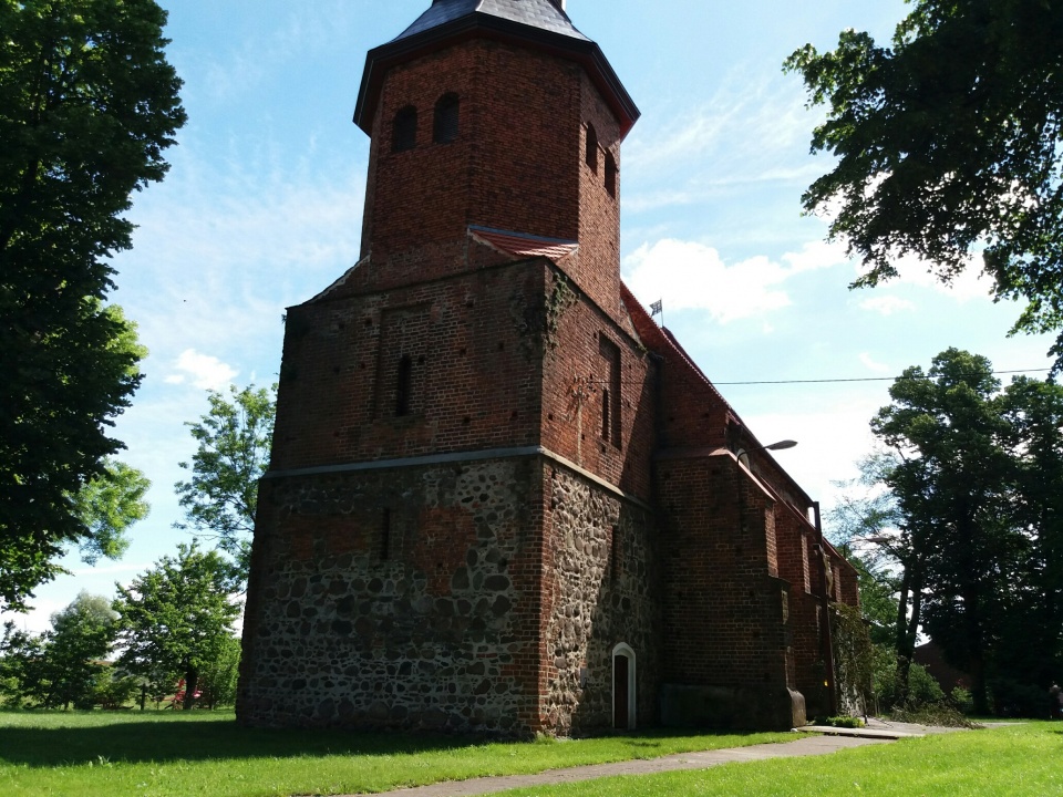 Odrestaurowany kościół w Wojciechowie [fot. Maciej Stępień]