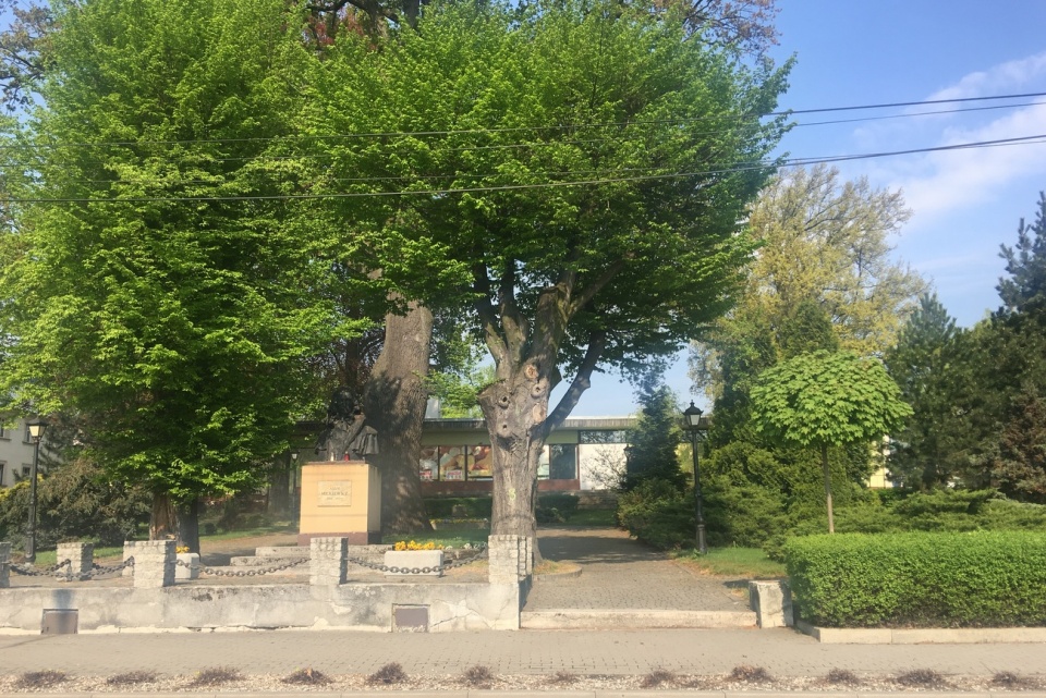 Plac Adama Mickiewicza w Pawłowiczkach [fot. Agnieszka Pospiszyl]