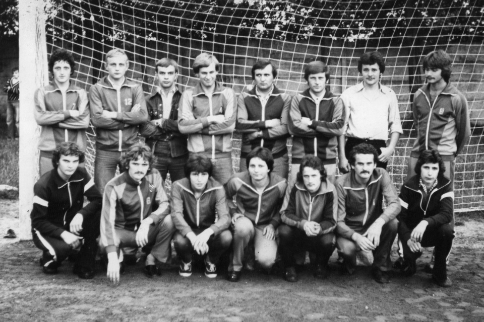 Piłkarze klubu ze Steblowa w latach 70-tych [fot. archiwum prywatne]