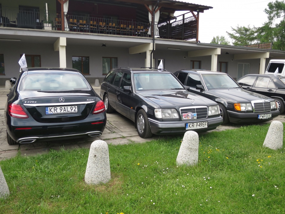 Uczestnicy Opolskiego Zlotu Klubu Mercedes – Benz w Prudniku [zdj. Jan Poniatyszyn]
