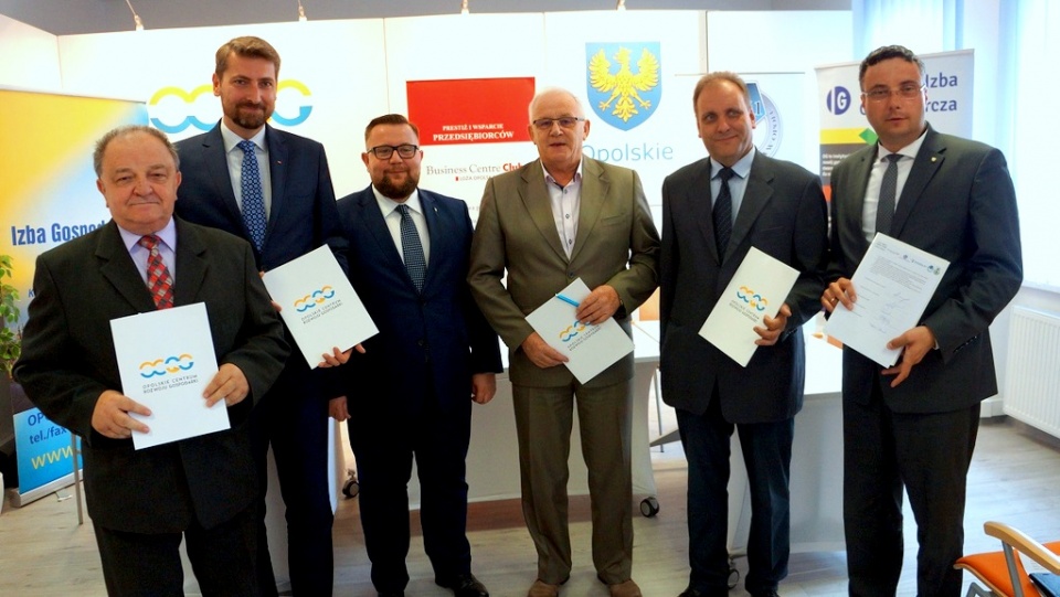 Podpisanie umowy o współpracy z Izbą Rzemieślniczą w Opolu [fot. Katarzyna Kownacka]