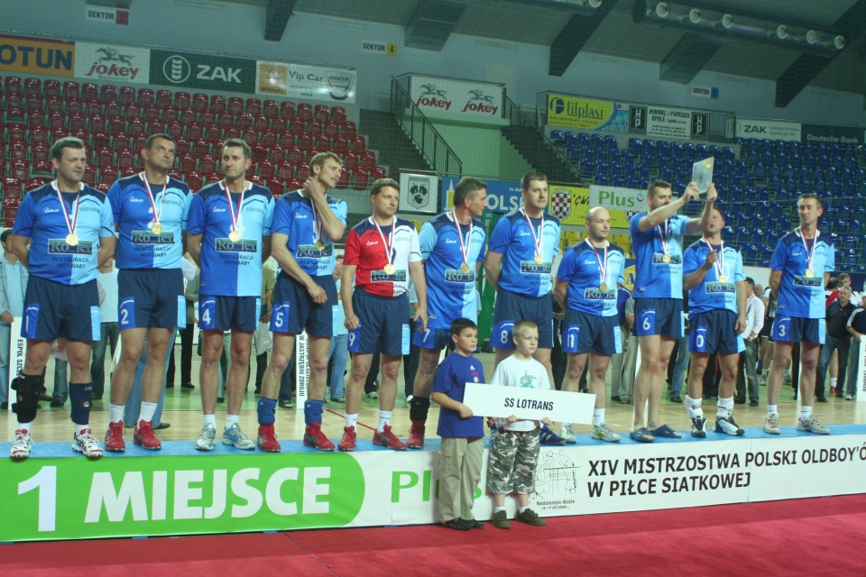 Dziewięć lat temu również w Kędzierzynie-Koźlu odbyły się Mistrzostwa POlski Oldbojów, a jeden ze złotych medali zdobył miejscowy zespół Lotrans. [fot. Piotr Warner]