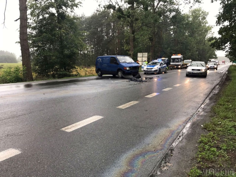 Kolizja na rondzie Szczakiela w Opolu. Kierowca miał ponad 3 promile alkoholu we krwi [fot. Mario]