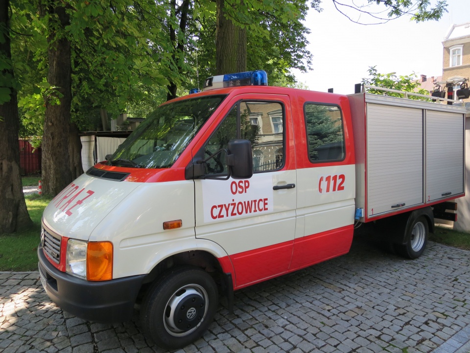 Samochód pożarniczy kupiony przez gminę Prudnik dla OSP Czyżowice [zdj. Jan Poniatyszyn]