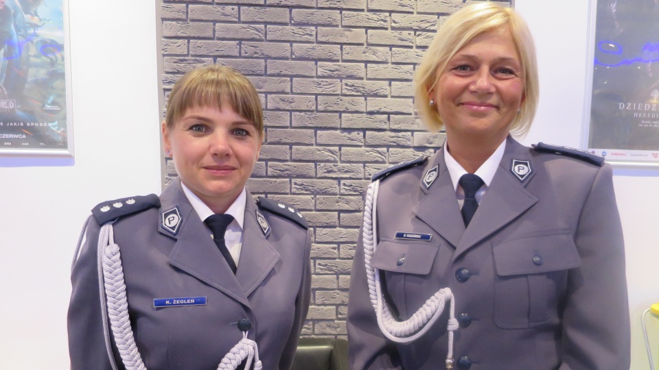 Katarzyna Żegleń i Beata Rudzińska z KPP w Prudniku [zdj. Jan Poniatyszyn]