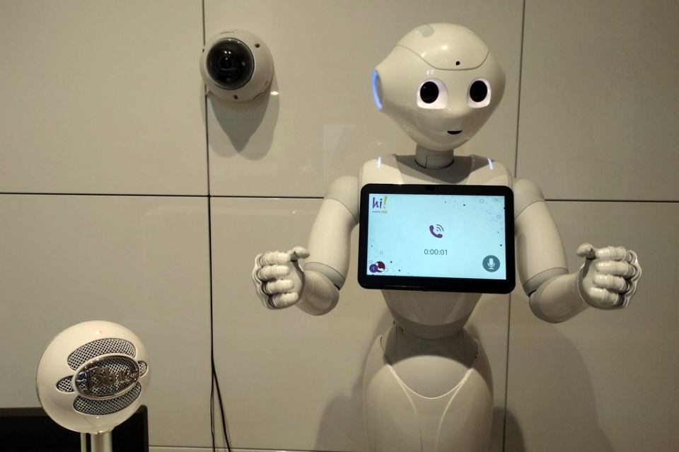 Uśmiechnięty i przyjazny - w Opolu na recepcji jednej z firm pracuje robot [fot. Joanna Matlak]